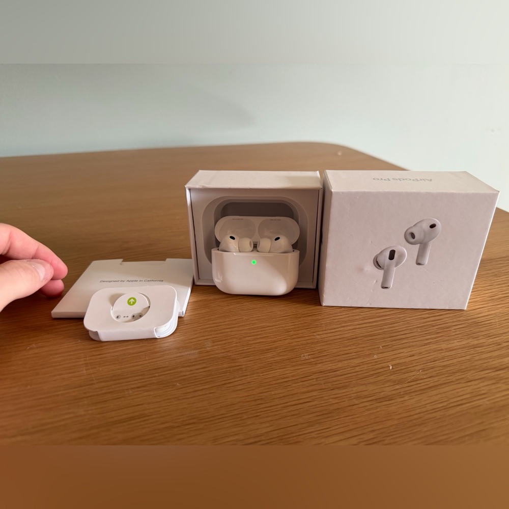 Apple AirPods Pro 3 with Charging Case